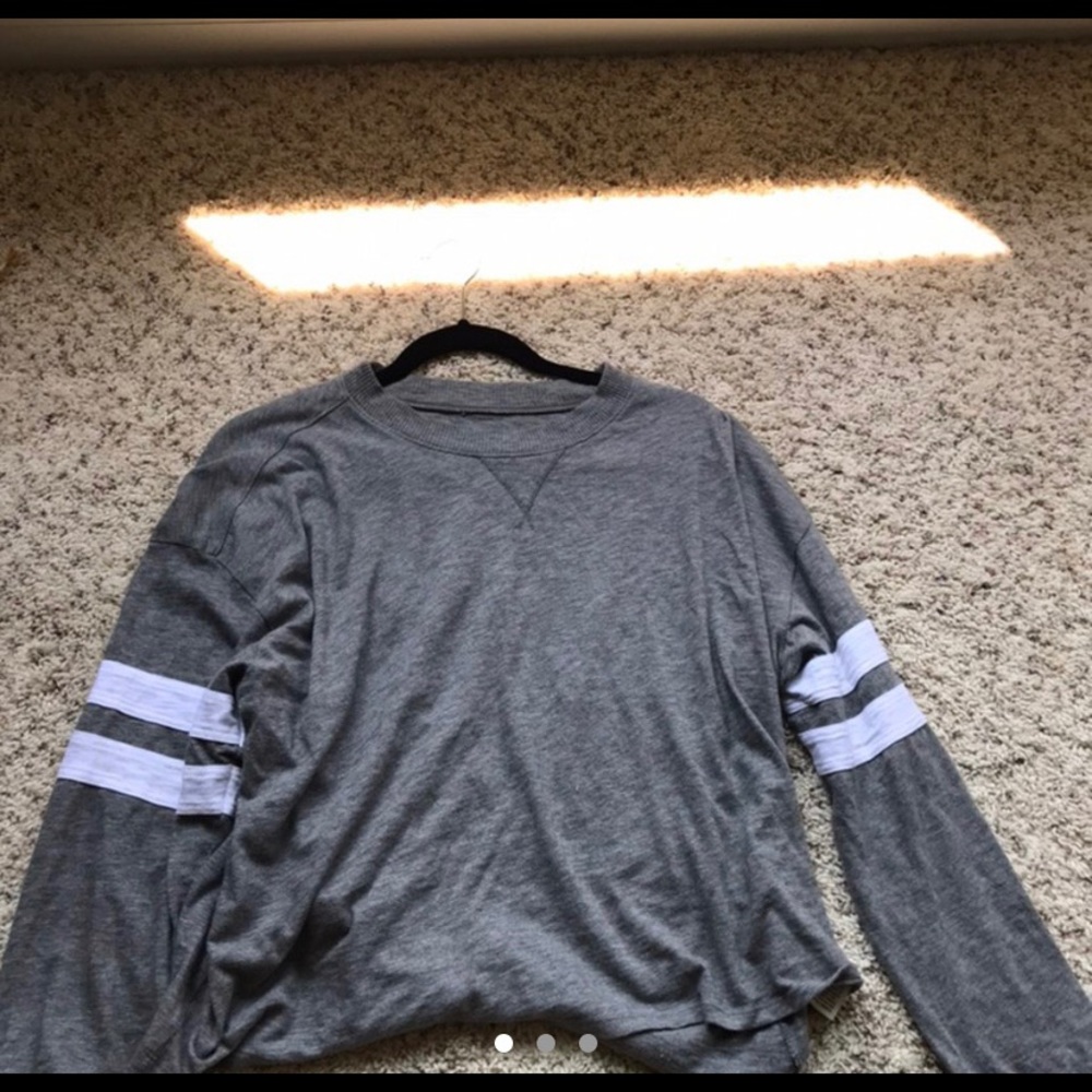 Loose long sleeve hollister grey varsity tee